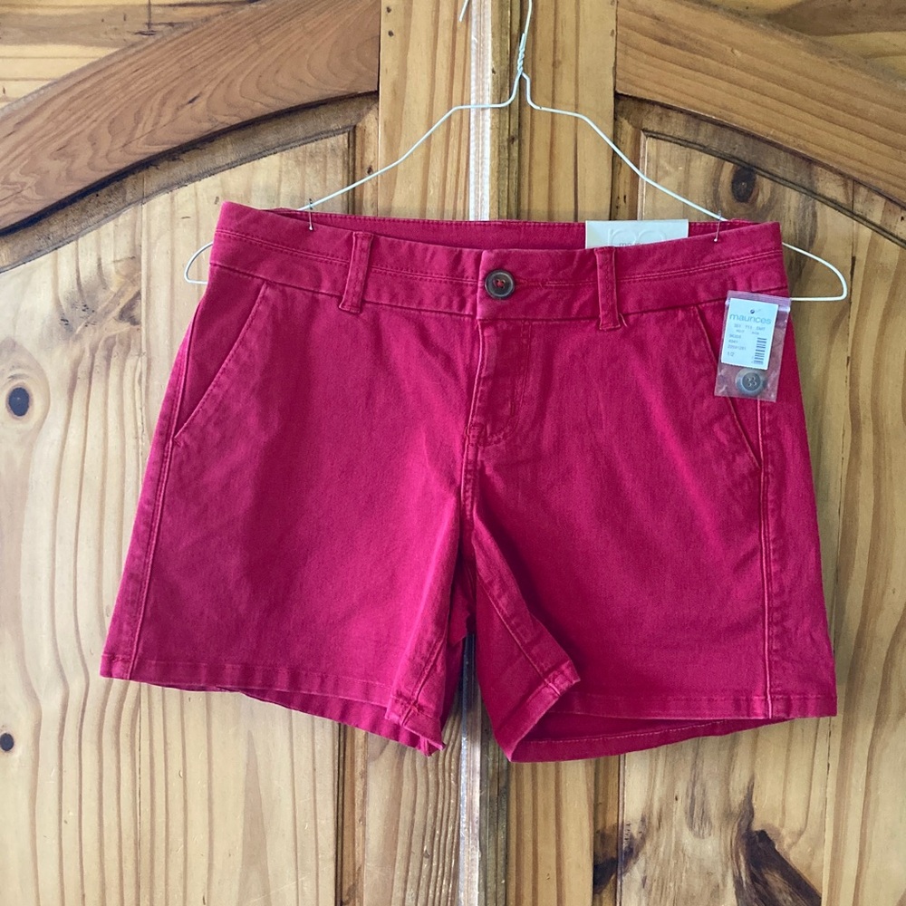 Women Maurice’s red flat front chino shorts size 1/2 - NWT